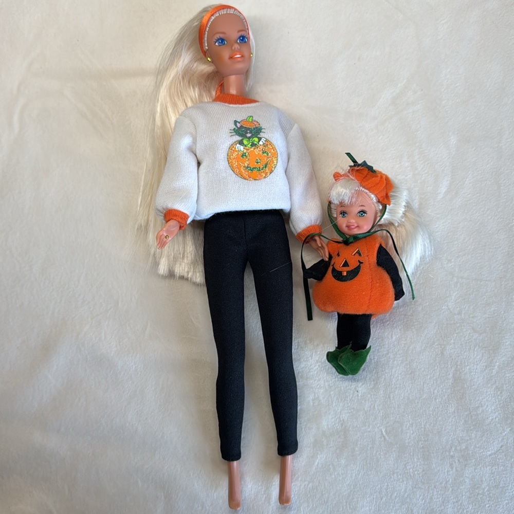 Vintage Barbie and Kelly 1996
Happy Halloween